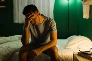 মানসিক চাপ বাড়লে ব্যাহত হয় ঘুমের ছন্দ