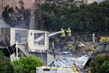 অস্ট্রেলিয়ায় ভয়াবহ দাবানল: বহু ঘরবাড়ি পুড়ে ছাই, প্রাণ গেল দমকলকর্মীর