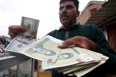 ইতিহাসে সর্বনিম্ন পর্যায়ে ইরানি মুদ্রা, এক ডলারে ১২ লাখ ৫০ হাজার রিয়াল