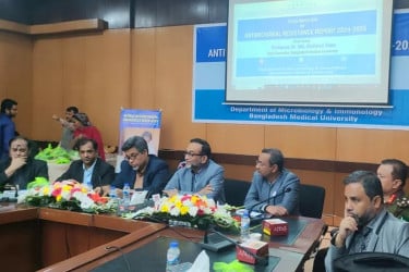 অকার্যকর হয়ে পড়ছে বহু অ্যান্টিবায়োটিক, বাড়ছে মৃত্যুঝুঁকি