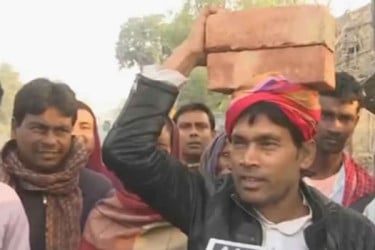 দানে এসেছে অঢেল রুপি, চলছে গণনা