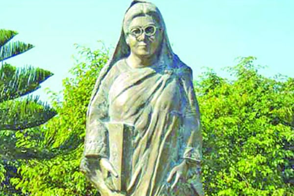 বেগম রোকেয়ার বসতভিটার সাড়ে তিন শ বিঘা জমি গেল কই?