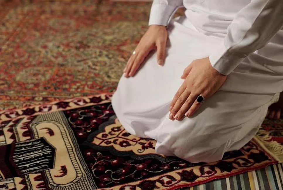 নামাজ পড়ার ফজিলত ও না পড়ার ক্ষতি