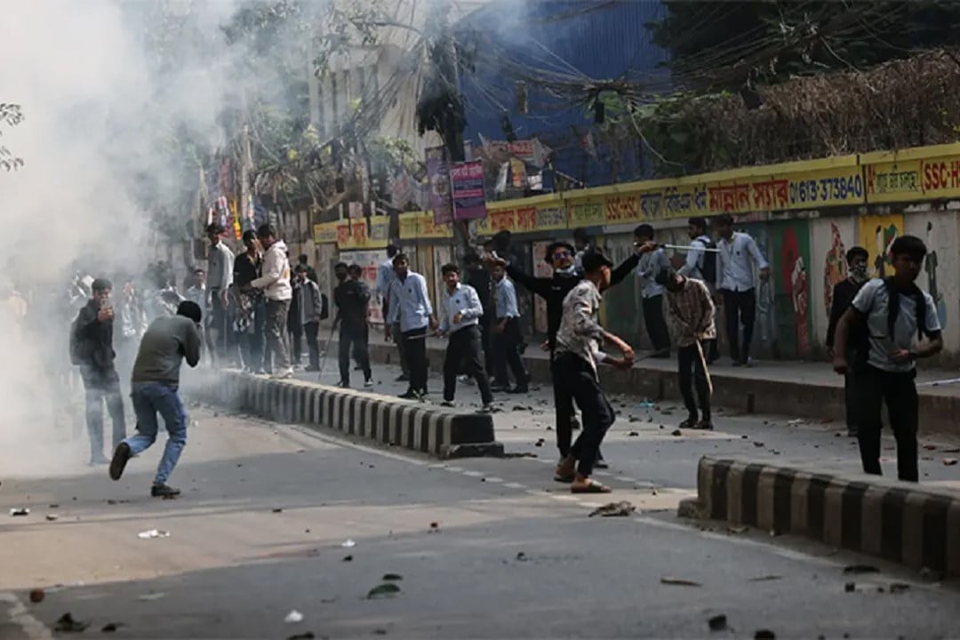 ঢাকা কলেজ ও আইডিয়ালের শিক্ষার্থীদের সংঘর্ষ