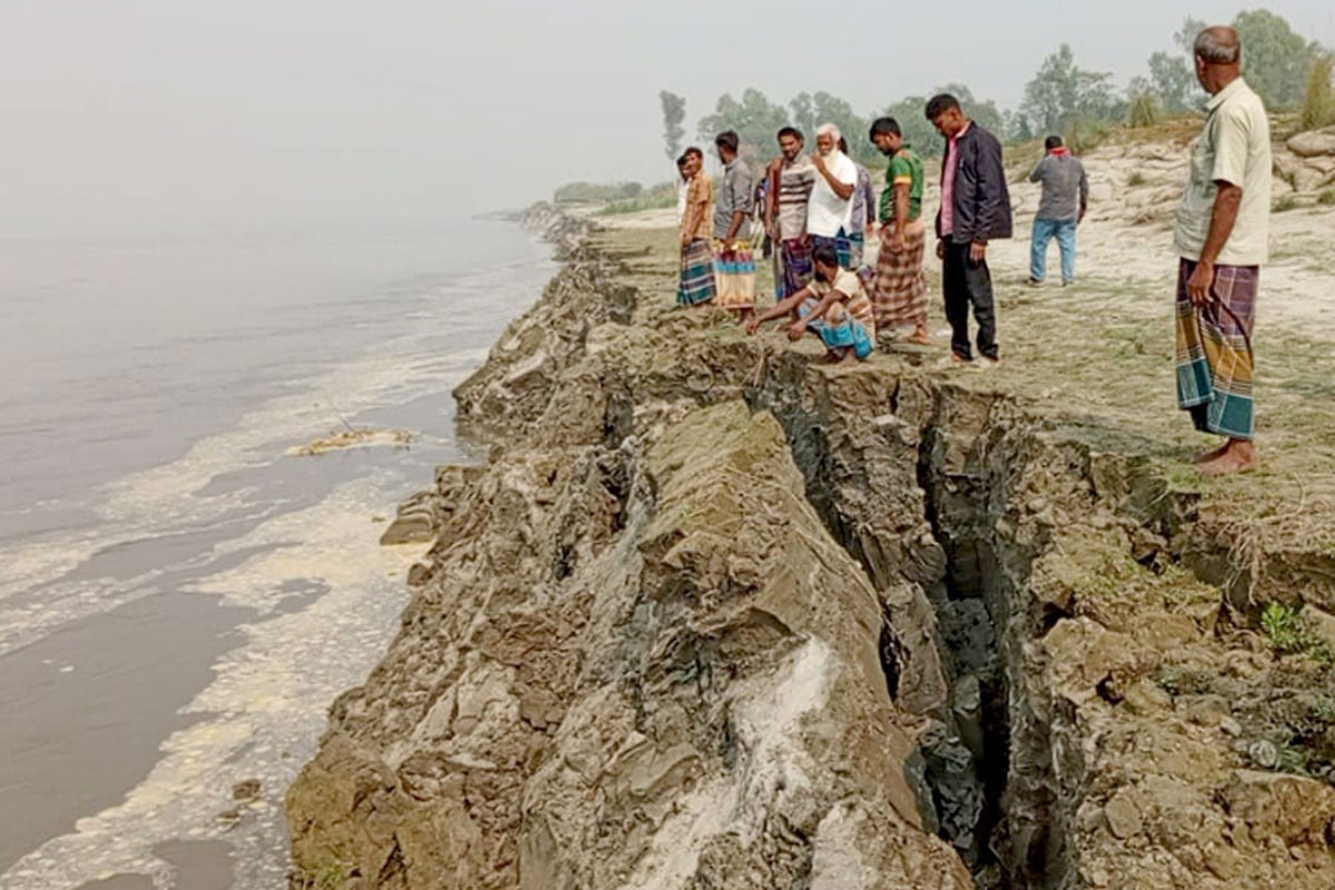 শুষ্ক মৌসুমেও থামছে না ভাঙন, ঘুম নেই যমুনা পাড়ের মানুষের
