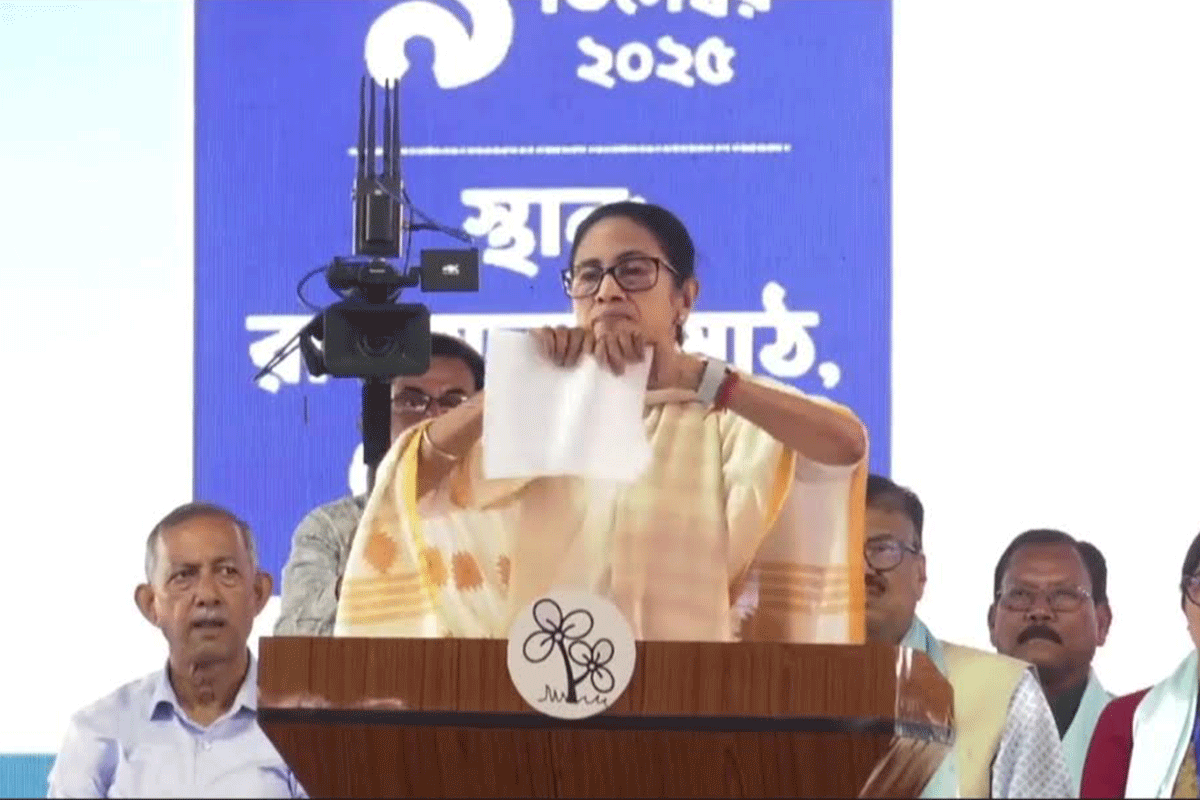 সীমান্তে বিএসএফের ‘অত্যাচার’ অভিযোগে সরব মমতা, নারীদের এগিয়ে দেওয়ার হুঁশিয়ারি