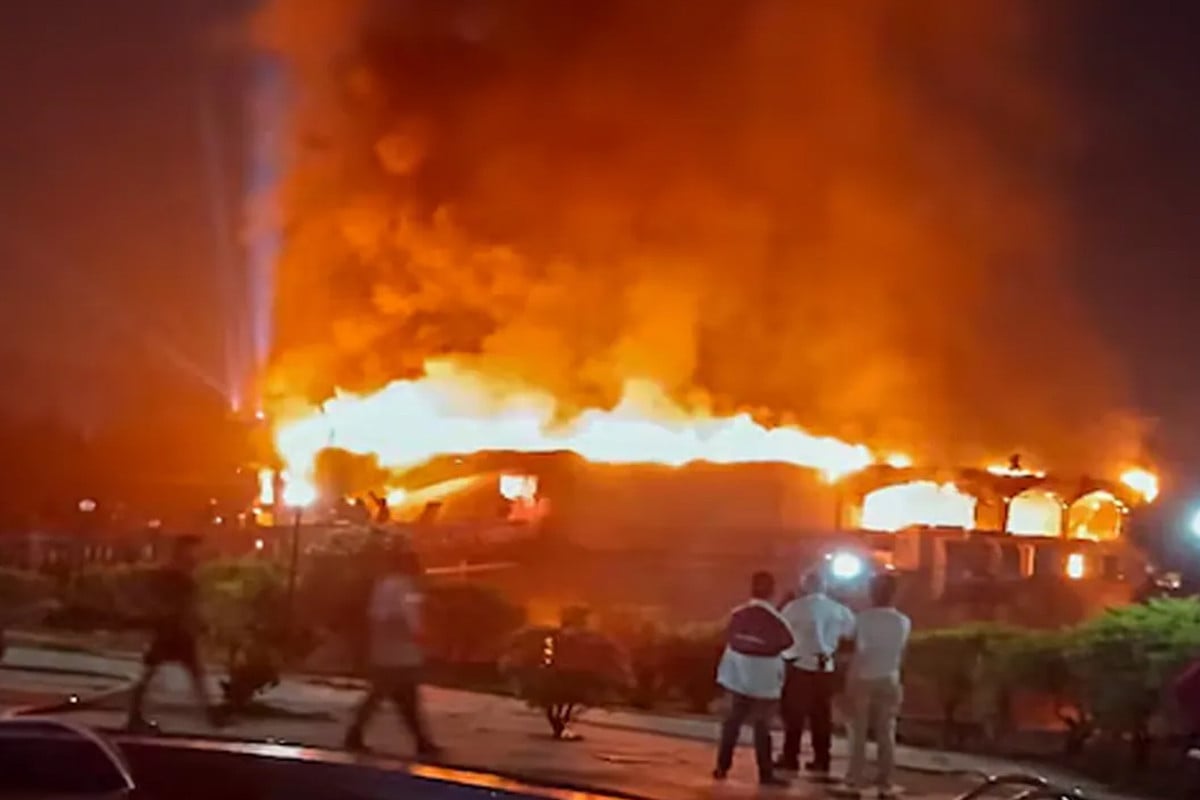 নাইট ক্লাবে ফেলে আসা ফোন আনতে গিয়ে ঝলসে গেলেন প্রকৌশলী!