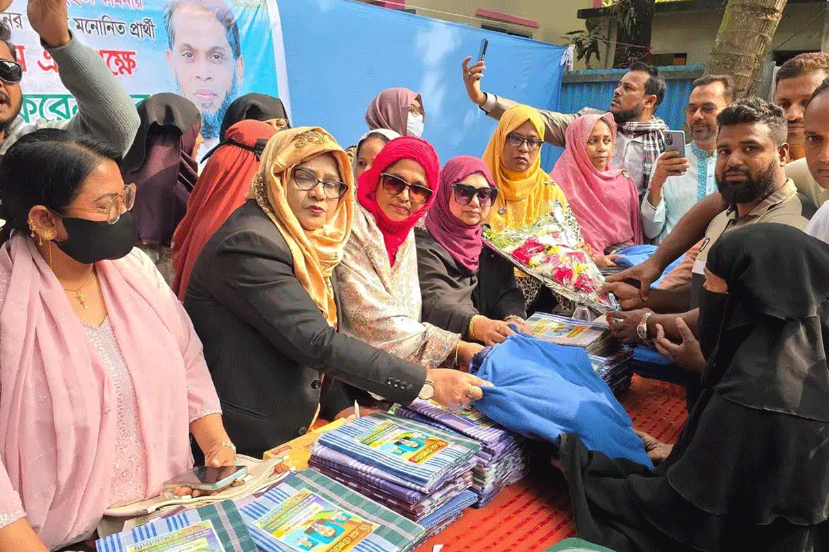 খালেদা জিয়ার সুস্থতা কামনায় মুন্সীগঞ্জে শীতবস্ত্র বিতরণ