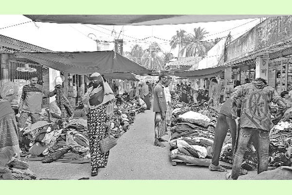 জমেছে পুরাতন শীতবস্ত্র বেচাকেনা