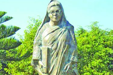 বেগম রোকেয়ার বসতভিটার সাড়ে তিন শ বিঘা জমি গেল কই?