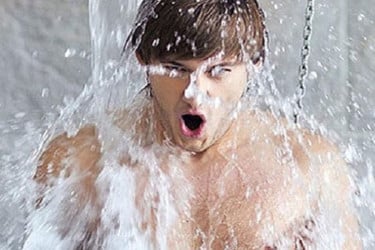 শীতকালে কোন পানিতে গোসল করা উচিত? গরম না ঠান্ডা?