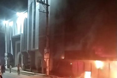 নোয়াখালীতে শর্টসার্কিটের আগুনে পুড়ল ৯ দোকান