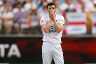 হাঁটুর চোটে অ্যাশেজ থেকে ছিটকে গেলেন উড