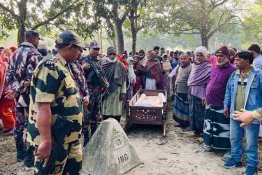 বিজিবি-বিএসএফের সহযোগিতায় মায়ের মরদেহ দেখলেন ভারতের মেয়ে