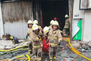 ইন্দোনেশিয়ায় বহুতল ভবনে আগুন, নিহত অন্তত ২০