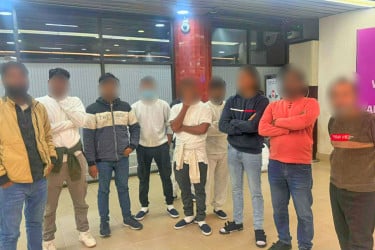 হ্যান্ডকাফ-শেকল পরিয়ে আরও ৩১ বাংলাদেশিকে ফেরত পাঠালো যুক্তরাষ্ট্র