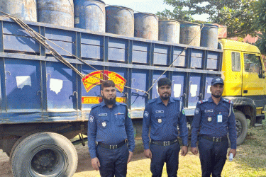 ট্রাকসহ ২৪ লাখ টাকার সয়াবিন তেল ছিনতাই, ৯৯৯-এ কলে উদ্ধার