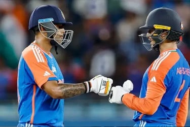 টস হেরে ব্যাটিংয়ে ভারত