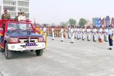 বিএনসিসির কেন্দ্রীয় ক্যাম্পিংয়ের কুচকাওয়াজ পরিদর্শনে নৌবাহিনী প্রধান