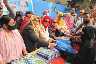 খালেদা জিয়ার সুস্থতা কামনায় মুন্সীগঞ্জে শীতবস্ত্র বিতরণ