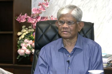 লুকিয়ে রাখা টাকা ব্যাংকে জমা দেওয়ায় বাড়ছে কোটিপতি: অর্থ উপদেষ্টা