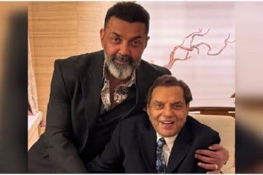 ধর্মেন্দ্রর জন্মদিনে আবেগঘন পোস্ট ববির