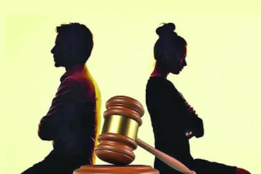 মহামারির মতো ভাঙছে সংসার