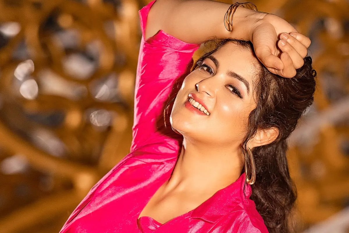 ছবি পোস্ট করে ফের কটাক্ষের শিকার শ্রাবন্তী