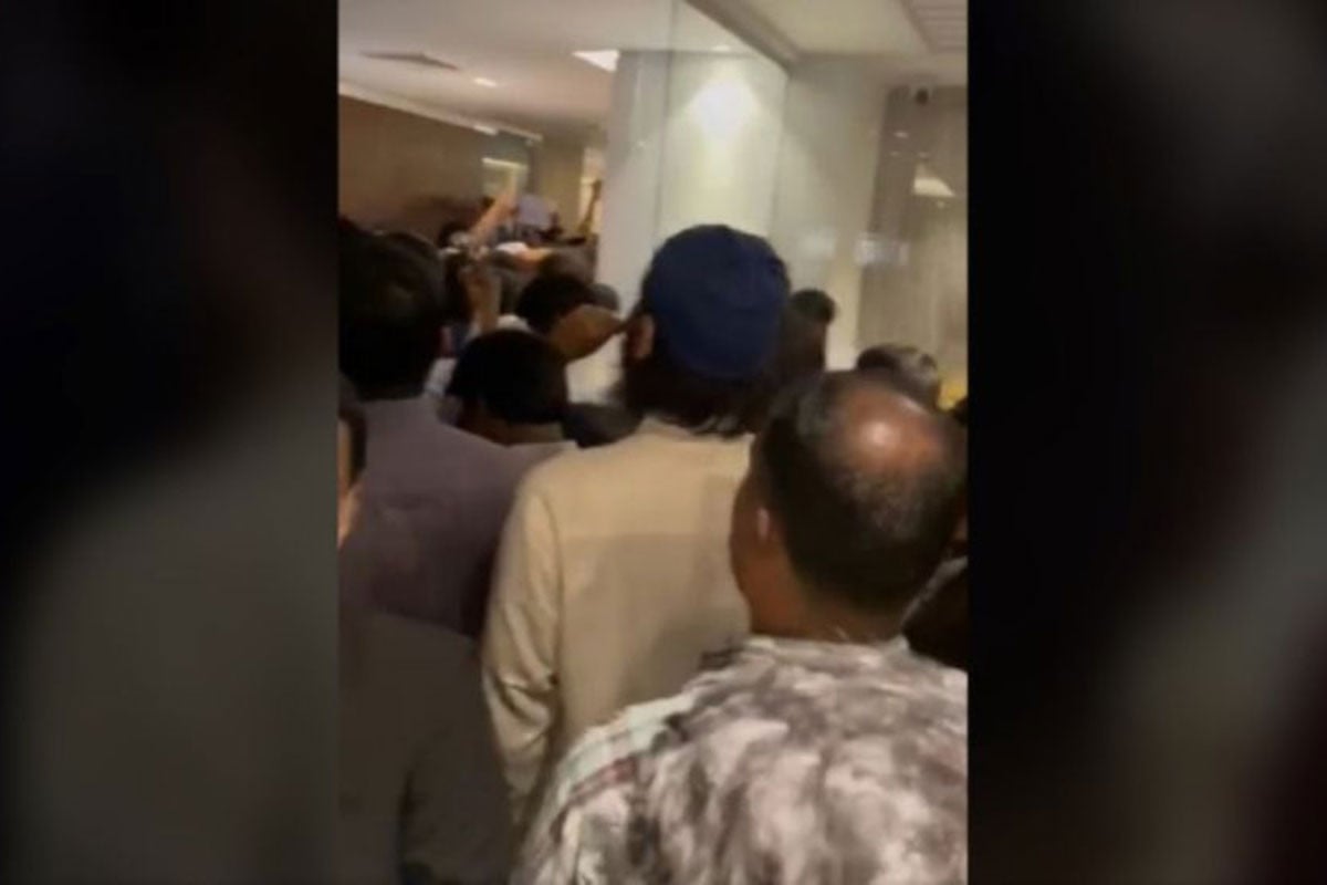 সচিবালয়ে অবরুদ্ধ অর্থ উপদেষ্টা