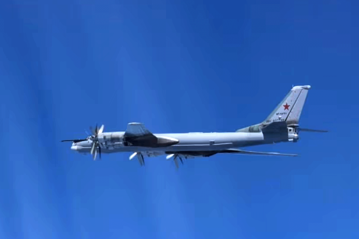 উত্তেজনা বাড়ল: জাপানের আকাশসীমার পাশে রাশিয়া-চীনের বিমান টহল