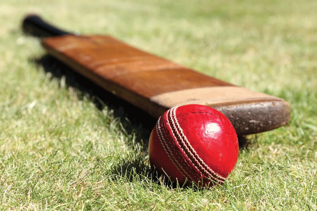 দলে জায়গা না পেয়ে কোচকে মারধর