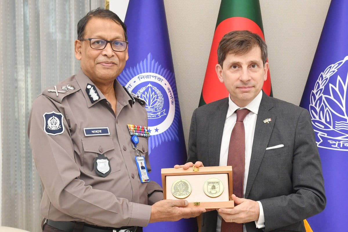 আইজিপির সঙ্গে ফ্রান্সের রাষ্ট্রদূতের সৌজন্য সাক্ষাৎ