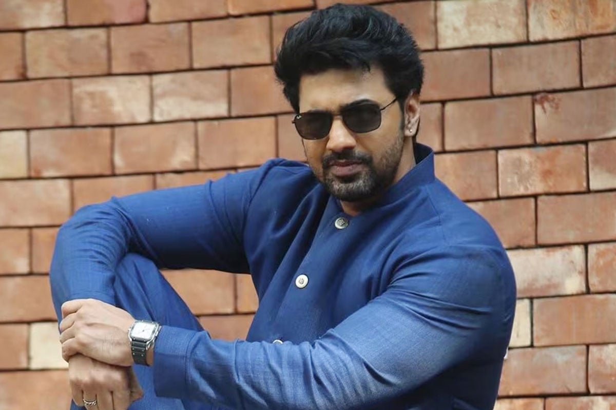 অভিনয়ের আগে শুটিং সেটে বাসন ধুতেন দেব