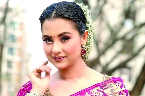 ঢাকাইয়া পার্বতী বুবলী!