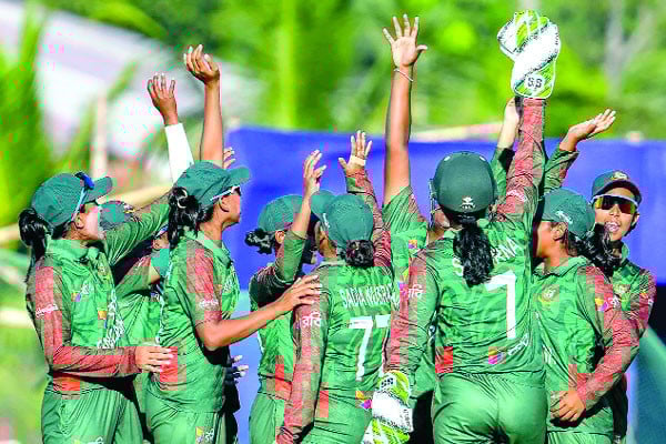 সাদিয়াদের হারিয়ে সমতায় ফাইজারা