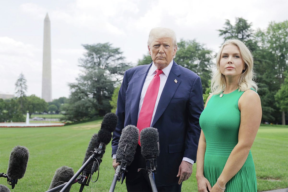 প্রেস সেক্রেটারি লেভিটকে প্রশংসায় ভাসালেন ট্রাম্প