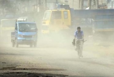 বায়ুদূষণের শীর্ষে লাহোর, ঢাকার অবস্থান কত?