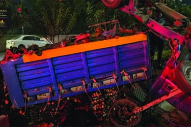 প্রাইভেট কারের ধাক্কায় পিকআপ উল্টে নষ্ট হলো হাজারো ডিম