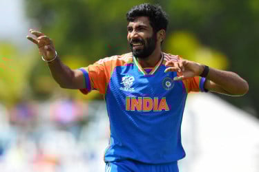 ১০০ উইকেটের ক্লাবে বুমরাহ