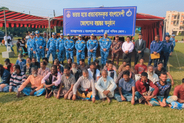 ভারত থেকে দেশে এলেন ৩২ জেলে, ফেরত পাঠানো হলো ৪৭ জনকে