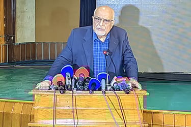 একটি গ্রহণযোগ্য নির্বাচন করতে হবে: দেবপ্রিয় ভট্টাচার্য