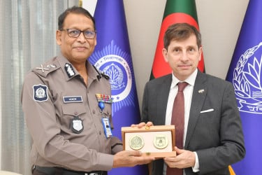 আইজিপির সঙ্গে ফ্রান্সের রাষ্ট্রদূতের সৌজন্য সাক্ষাৎ