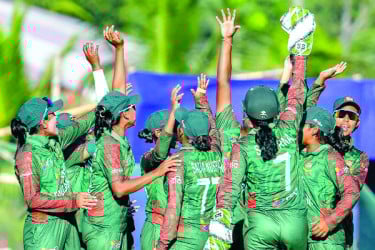 সাদিয়াদের হারিয়ে সমতায় ফাইজারা