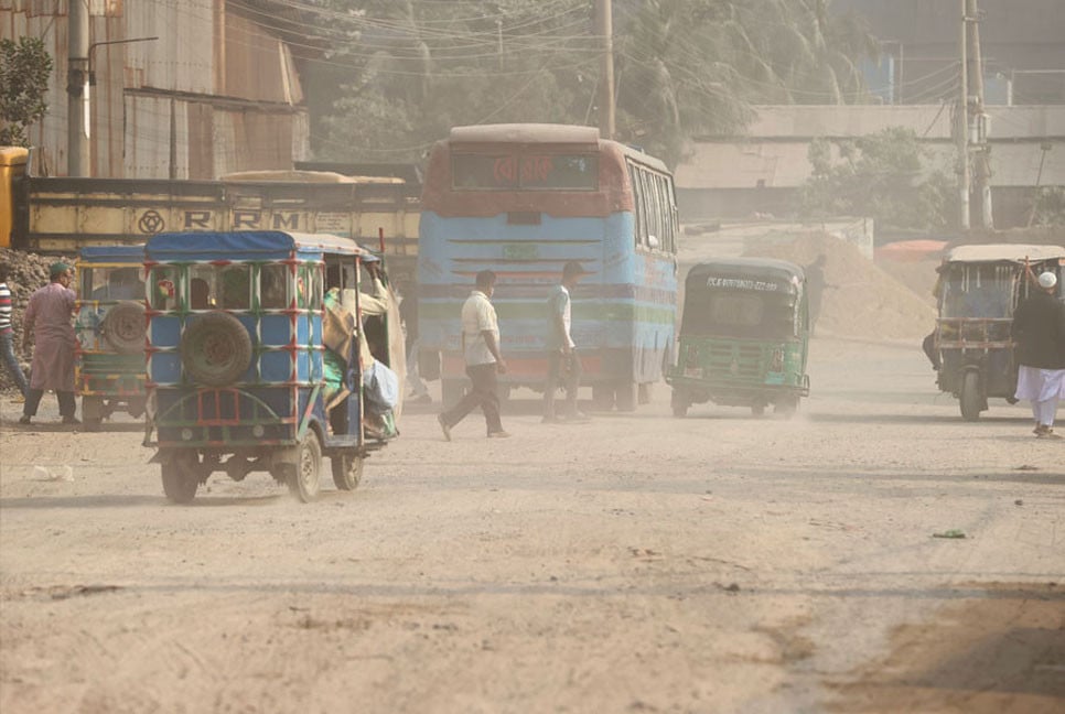 বায়ুদূষণের শীর্ষে দিল্লি, ঢাকার অবস্থান কত?