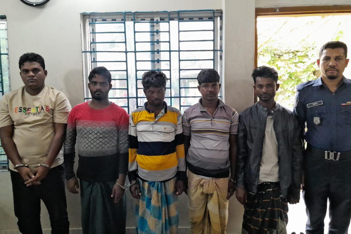 তেতুলিয়া নদীতে নৌযানে চাদাবাজি, আটক ৫