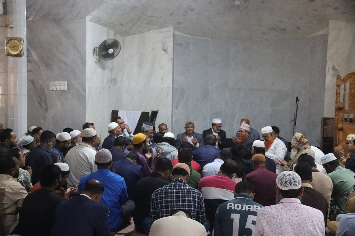 খালেদা জিয়ার রোগমুক্তি কামনায় শেকৃবিতে দোয়া মাহফিল