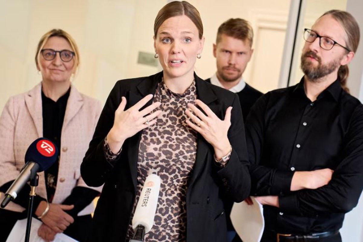 এবার শিশু-কিশোরদের জন্য সামাজিক মাধ্যম নিষিদ্ধ করতে চায় ডেনমার্ক