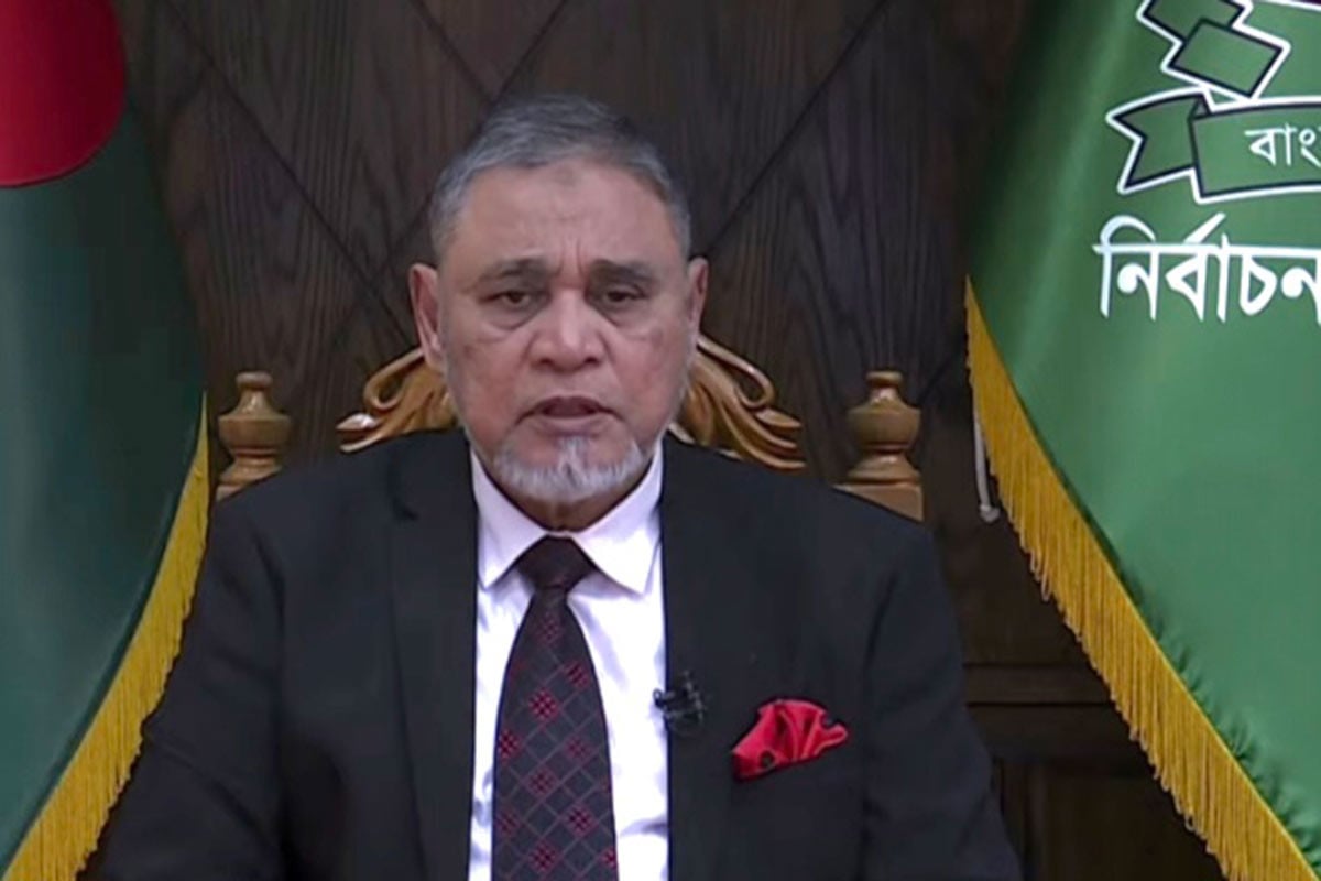 ত্রয়োদশ সংসদ নির্বাচনের তফসিল ঘোষণা করছেন সিইসি