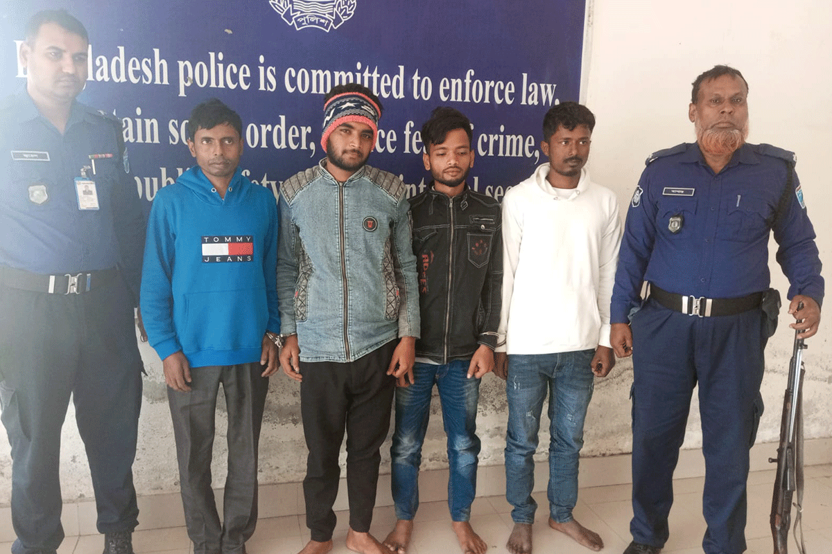 মাদারীপুরে গাঁজাসহ গ্রেফতার ৪