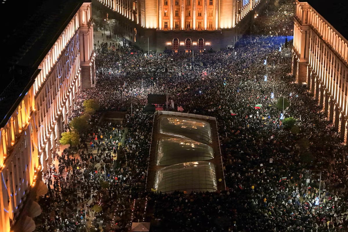 বিক্ষোভের মুখে পদত্যাগ করল বুলগেরিয়ার সরকার